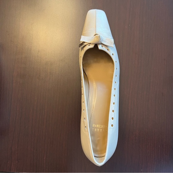 🎉Stuart Weitzman Off-white, Kitten Heel pumps. 9-1/2 narrow - Picture 6 of 12